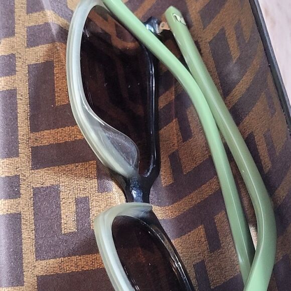 Fendi FS5231 Grey/Black/Green Women\'s Square Sunglasses main image 4